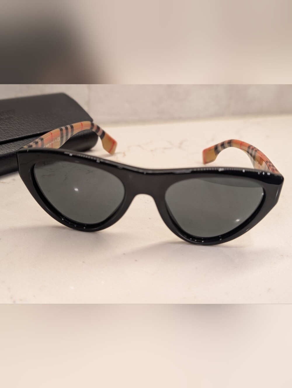 Burberry Sunglasses - GUC - Black Front Nova Check Arms